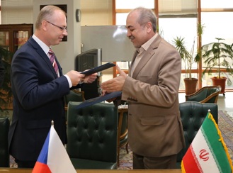 بانک مرکزی و مؤسسه بیمه صادراتی جمهوری چک تفاهم نامه امضا کردند