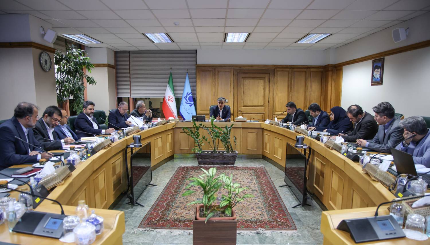 برگزاری سومین جلسه هیات گزیر بانک آینده به ریاست رئیس‌کل بانک مرکزی/ نحوه فروش سهام سهامداران بانک آینده در دستور کار هیات گزیر/دارایی‌ها و بدهی‌های بانک آینده سابق با دقت و سرعت تعیین تکلیف می‌شود