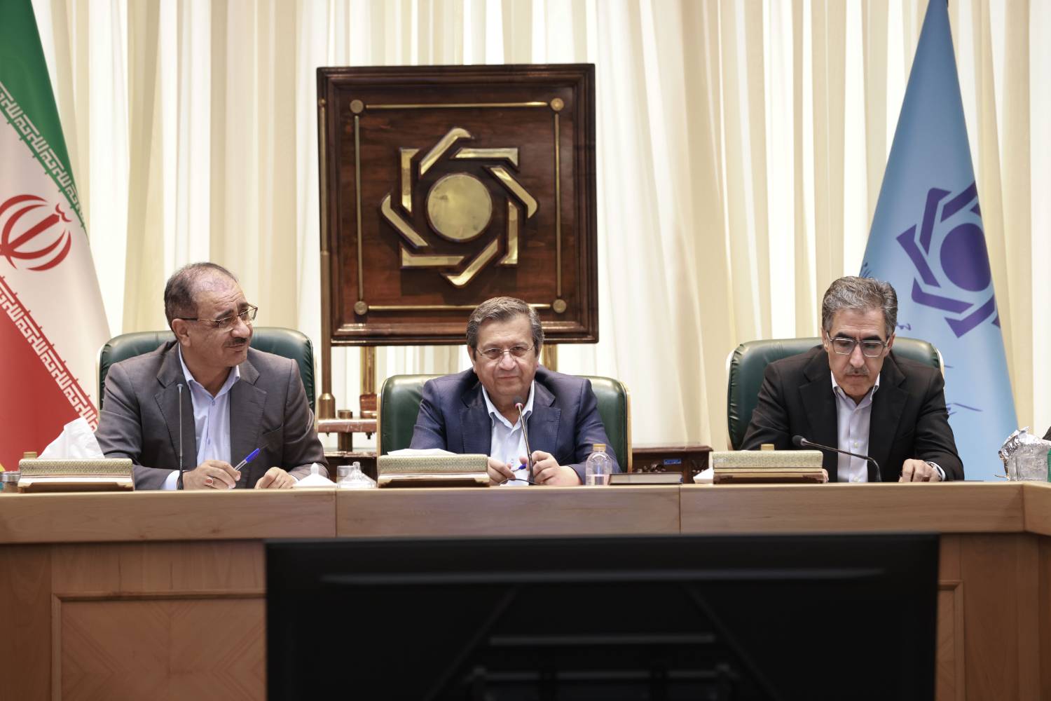  نرخ تورم ماهانه تیرماه نسبت به ماه قبل تقریباً نصف شد/ تداوم تأمین ارز تولید و صنعت با وجود شرایط جنگی و تحریم 